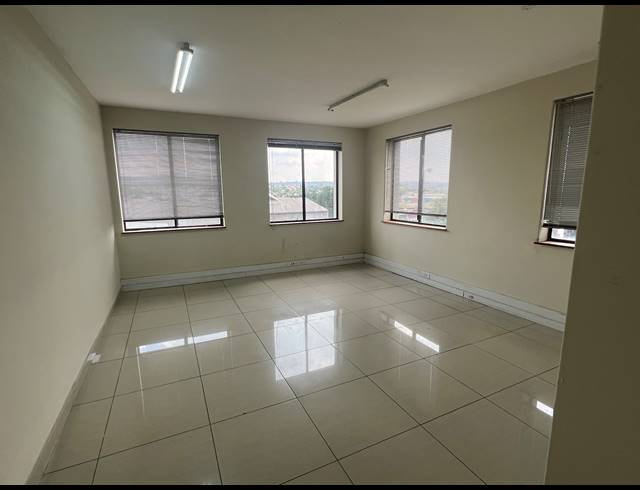 1,300M² BUILDING TO LET IN STRIJDOMPARK